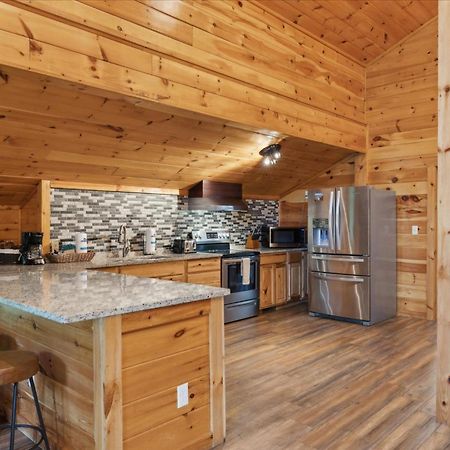 Hot Tub Fire Pit Game Room Theater Easy Access Sleeps 12 - Black Bear Lodge Pigeon Forge Eksteriør billede