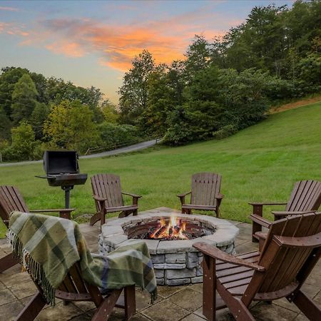 Hot Tub Fire Pit Game Room Theater Easy Access Sleeps 12 - Black Bear Lodge Pigeon Forge Eksteriør billede