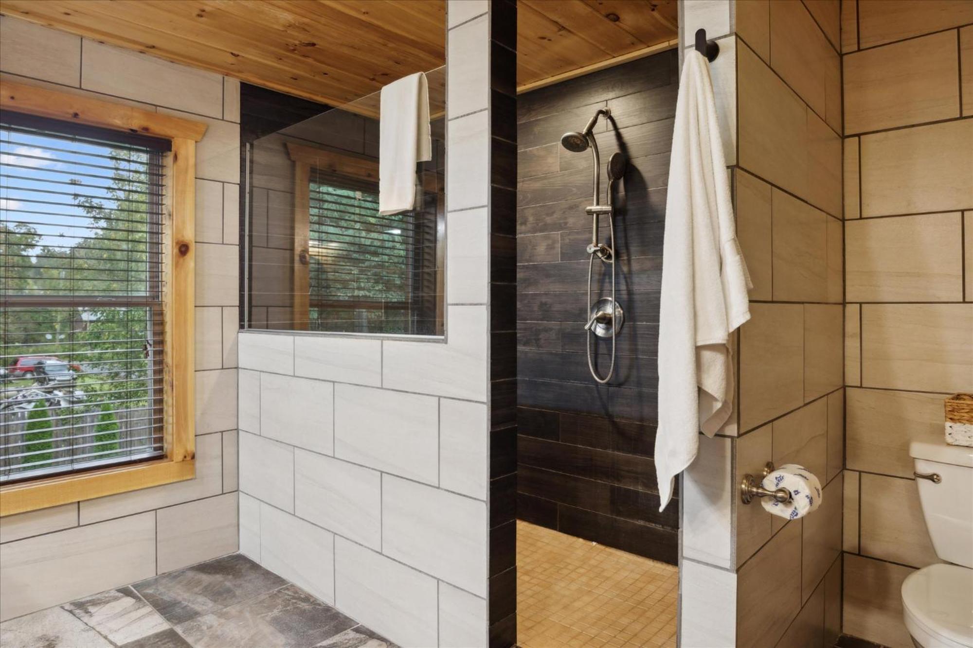 Hot Tub Fire Pit Game Room Theater Easy Access Sleeps 12 - Black Bear Lodge Pigeon Forge Eksteriør billede
