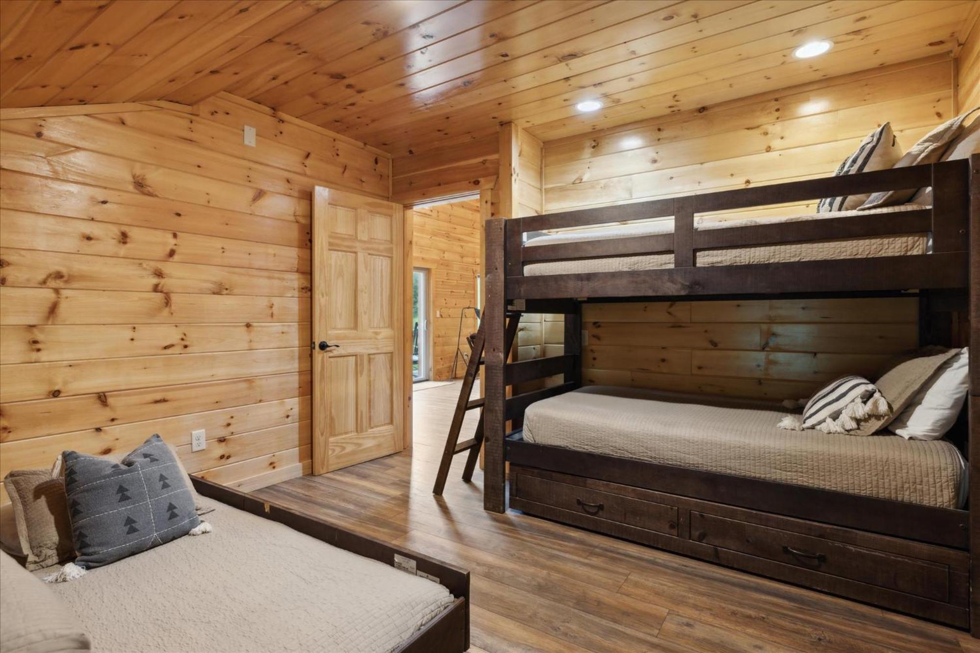 Hot Tub Fire Pit Game Room Theater Easy Access Sleeps 12 - Black Bear Lodge Pigeon Forge Eksteriør billede