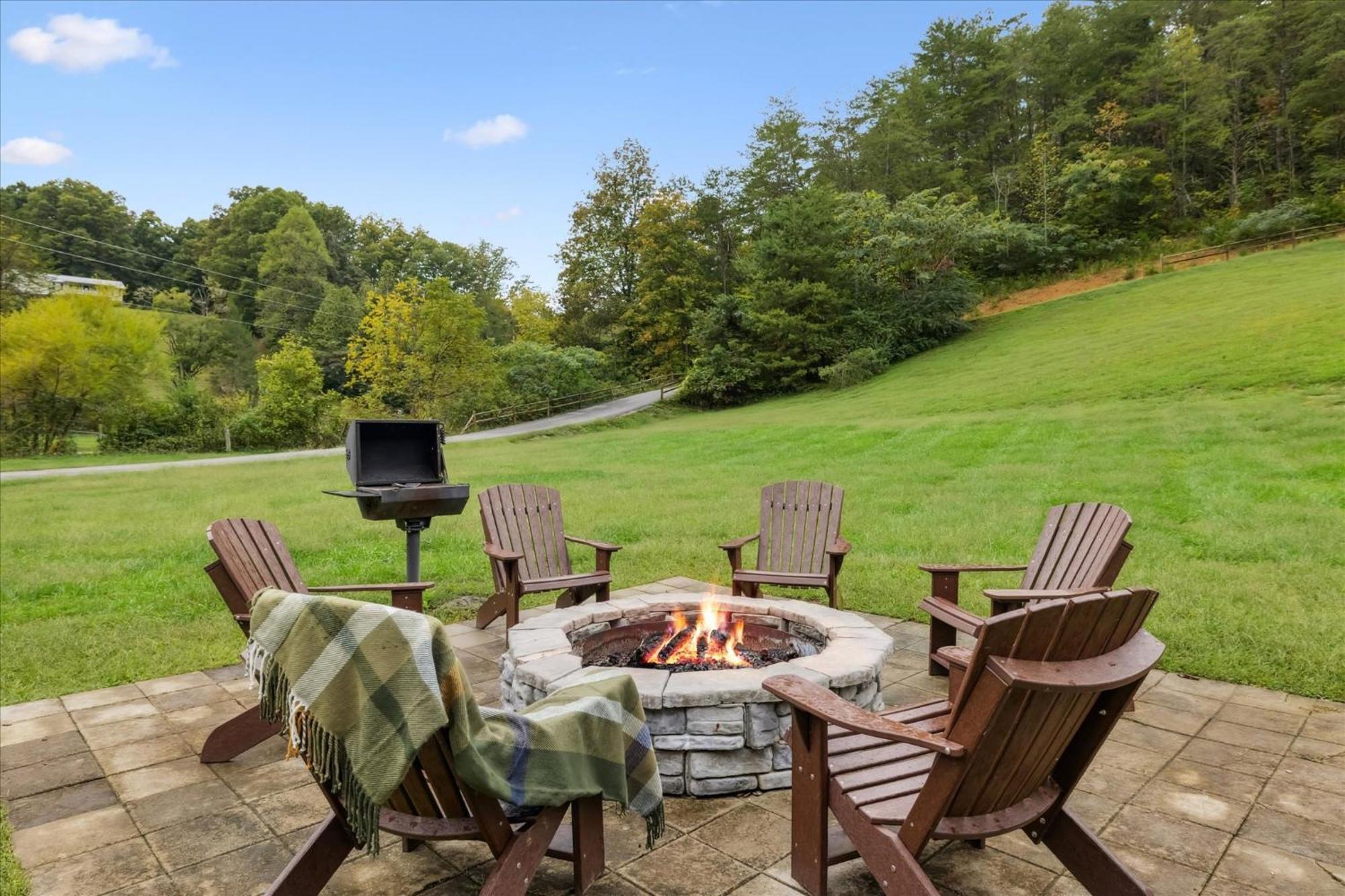 Hot Tub Fire Pit Game Room Theater Easy Access Sleeps 12 - Black Bear Lodge Pigeon Forge Eksteriør billede